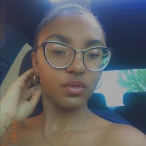 Meet your Posher, Loryn